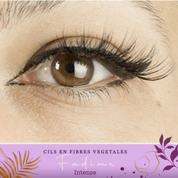 Admirez l'œil gauche magnifique, paré du Faux cils natuels effet intense par Fadime. faux cils naturels en Fibres de chanvre 100% végétales et biodégradables, Végan, douceur durable. Haute qualité, application aisée. Hypoallergéniques, sans paraben, délicats pour yeux sensibles. Réutilisables 40 fois, épaissit, bande transparente en fibres de coton, flexibles. Confort absolu, tenue inébranlable. Redéfinissez le volume